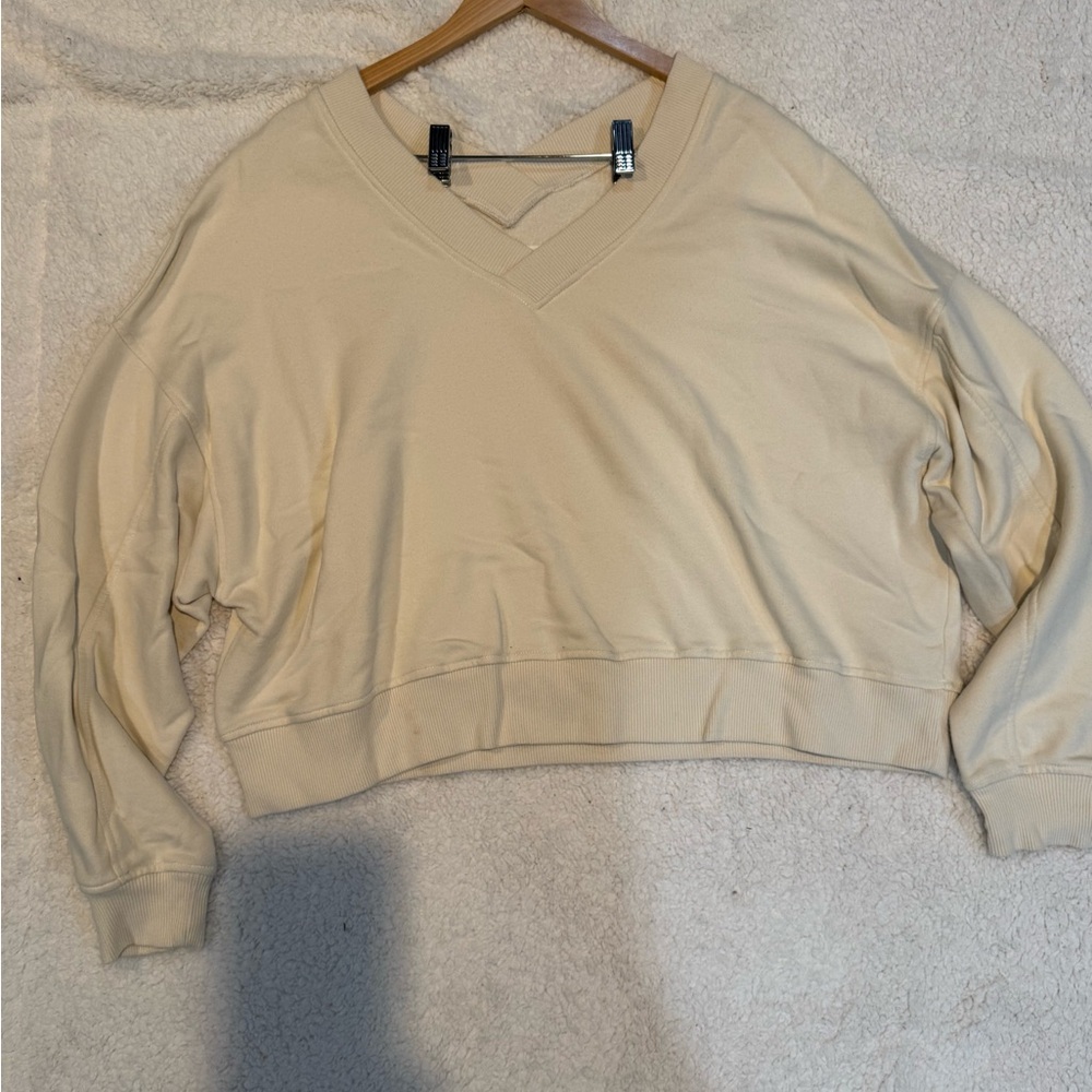 aerie Cream V-Neck Cropped Pullover